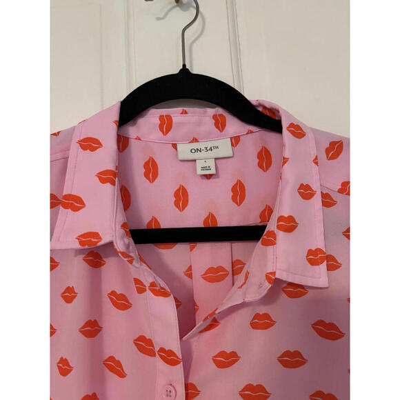 SOLD DO NOT BUYNWT Pink Long Sleeve Button-Up Blouse with Red Lips Print - Picture 3 of 7